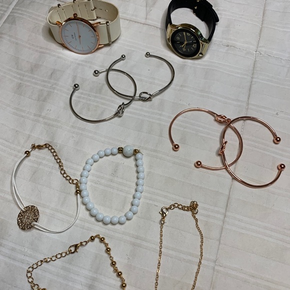 Jewelry Lot: Watches and Bracelets - Picture 1 of 5